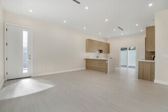 10327 Wish Ave in Granada Hills, CA - Building Photo - Building Photo