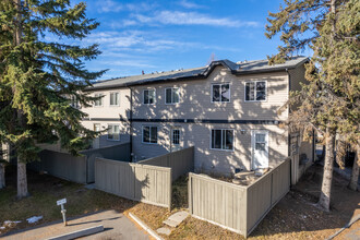 Hunterhorn Place in Calgary, AB - Building Photo - Building Photo