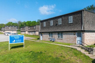 Grandview Park Manor in Kansas City, KS - Building Photo - Building Photo