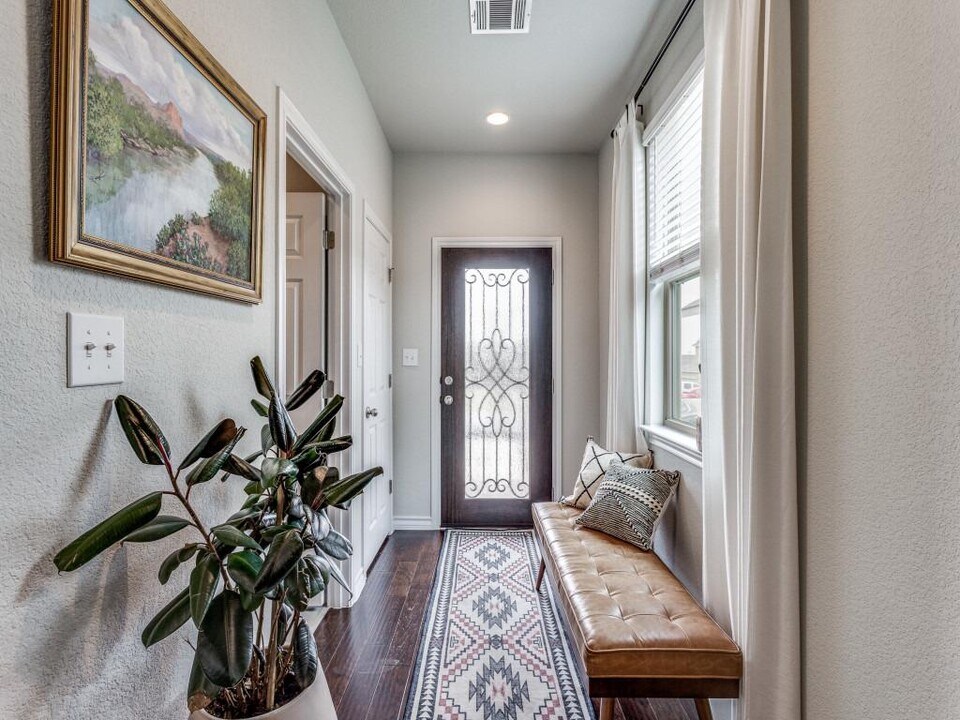 281 Satsuma Dr in Hays, TX - Building Photo