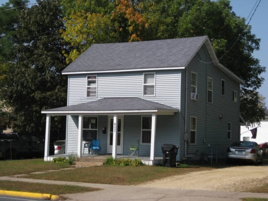 607 13th Ave E in Menomonie, WI - Building Photo