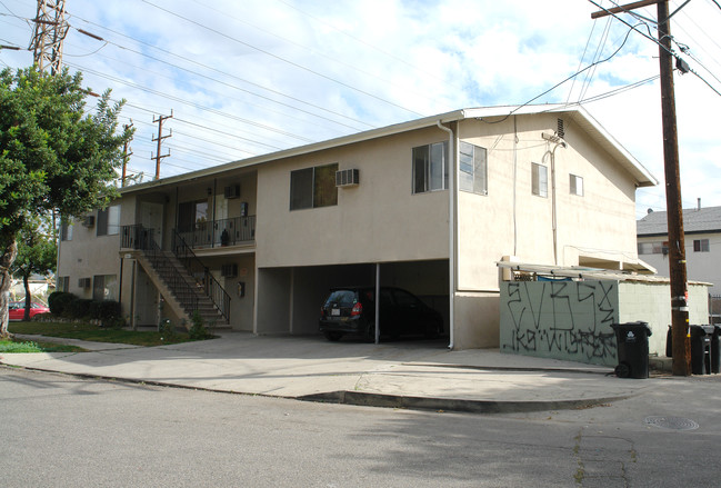 5840 Whitnall Hwy in North Hollywood, CA - Building Photo - Building Photo