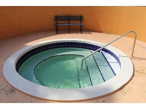 6292 NW 186th St, Unit 306 in Hialeah, FL - Foto de edificio - Building Photo