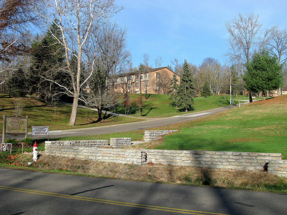 Colonial Terrace in Marietta, OH - Building Photo