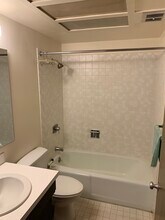 6537 4th Ave NE, Unit 5 in Seattle, WA - Building Photo - Building Photo