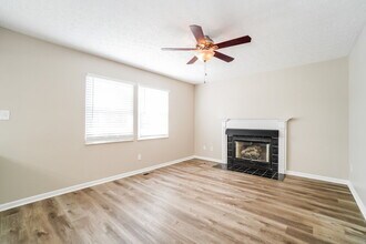 5601 High Arbor Dr in Galloway, OH - Foto de edificio - Building Photo