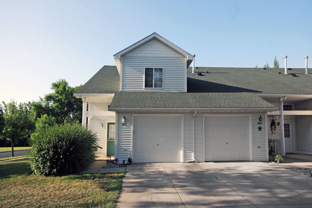 Heritage Highland II Townhomes in East Grand Forks, MN - Building Photo