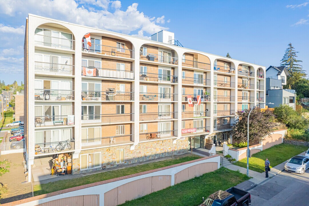 City View Apartments in Calgary, AB - Building Photo