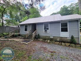 299 Hill St in Boone, NC - Building Photo