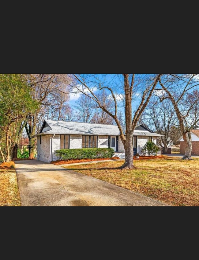 2204 Dulaire Rd in Greensboro, NC - Building Photo - Building Photo