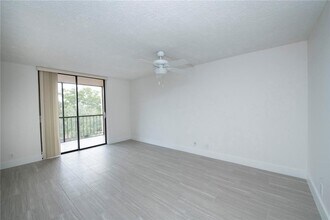 3900 N Hills Dr, Unit 405 in Hollywood, FL - Building Photo - Building Photo