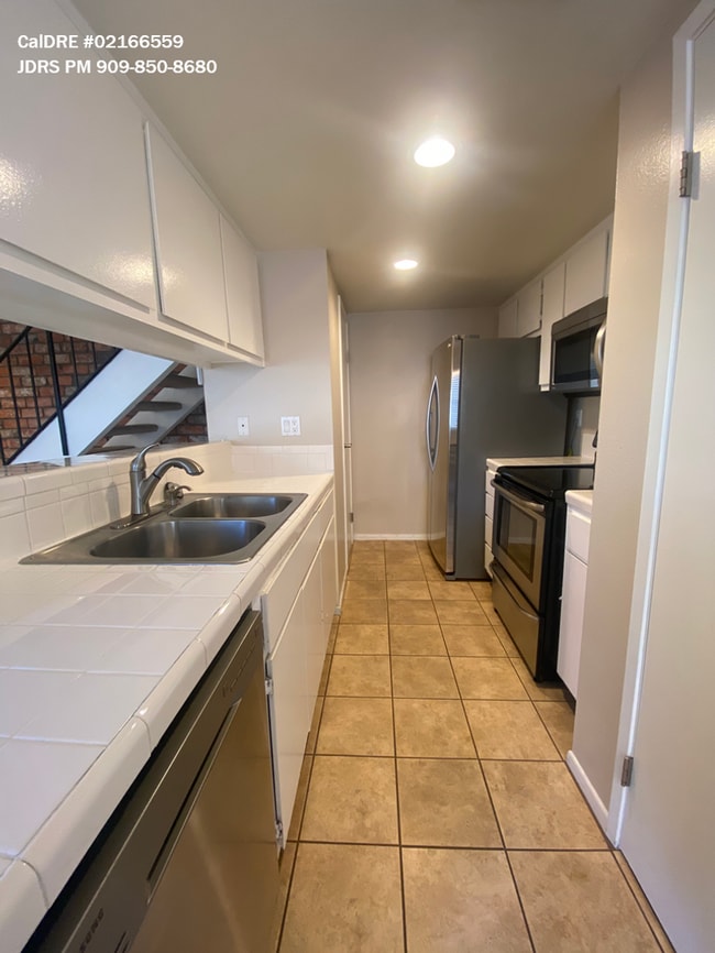 2366 Lomeli Ln in La Verne, CA - Building Photo - Building Photo