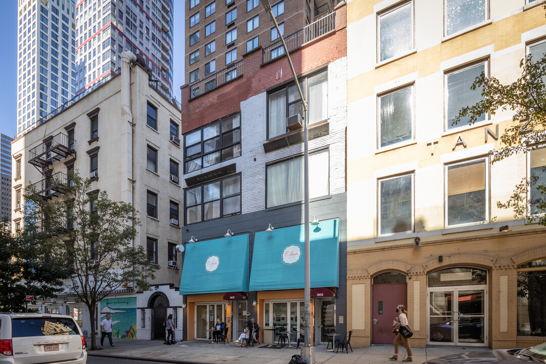 303-305 E 53rd St in New York, NY - Foto de edificio