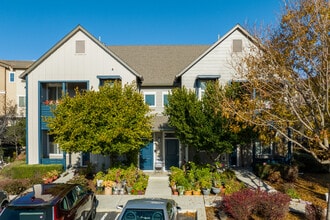 Carlow Court Apartments at Emerald Vista in Dublin, CA - Building Photo - Building Photo