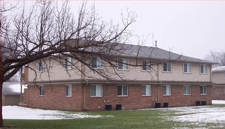 Hilltop Townhomes in St Clair, MI - Building Photo