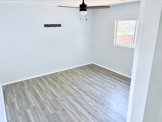 7444 Barrel Stage in San Antonio, TX - Foto de edificio - Building Photo