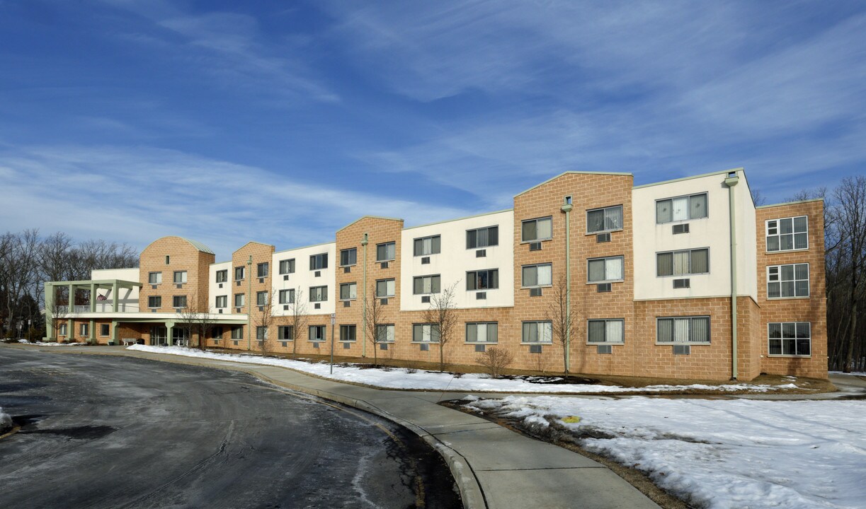 The Oaks at Toms River in Toms River, NJ - Building Photo