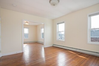 17 Yuill Cir-Unit -3 in Boston, MA - Building Photo - Building Photo