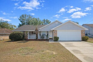 6854 Cedar Ridge Cir in Milton, FL - Building Photo