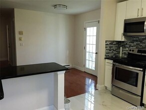 45 Pioneer Ln in Southampton, NY - Foto de edificio - Building Photo
