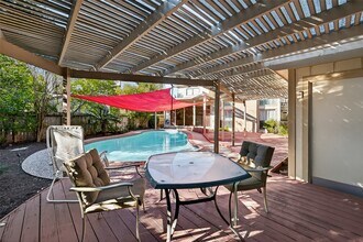 1698 Creekside Dr in Sugar Land, TX - Building Photo - Building Photo