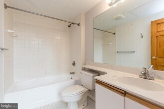 1601 Spring Garden St in Philadelphia, PA - Building Photo - Building Photo