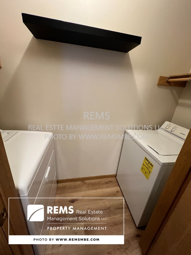 33 Grand Canyon Dr in Baraboo, WI - Foto de edificio - Building Photo