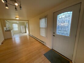 49 Van Cott Ave, Unit 2nd Floor in Farmingdale, NY - Building Photo