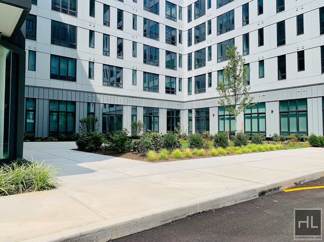 Hamilton Avenue, Unit 630