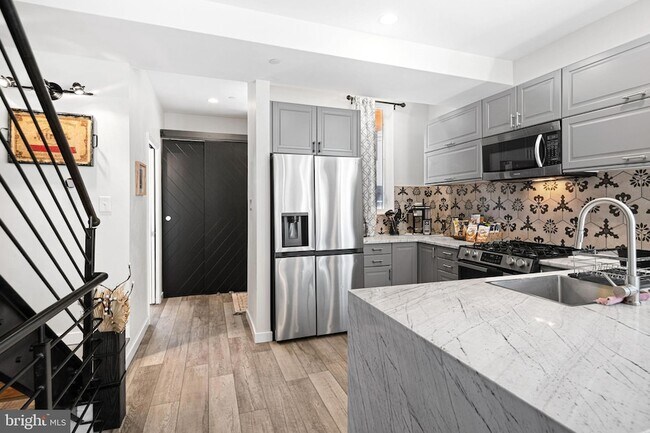 842 N Leithgow St in Philadelphia, PA - Building Photo - Building Photo