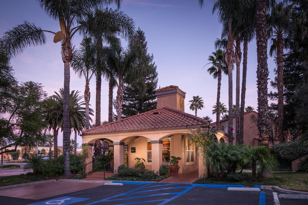 Shadowridge Apartment Homes in Simi Valley, CA - Foto de edificio