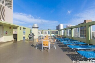 2452 Tusitala St in Honolulu, HI - Building Photo - Building Photo