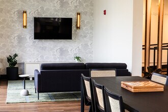 742 Mount Vernon Ave, Unit The Luminary in Columbus, OH - Building Photo - Building Photo
