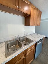 1805 NE Hillaire Ct, Unit A in Hillsboro, OR - Foto de edificio - Building Photo
