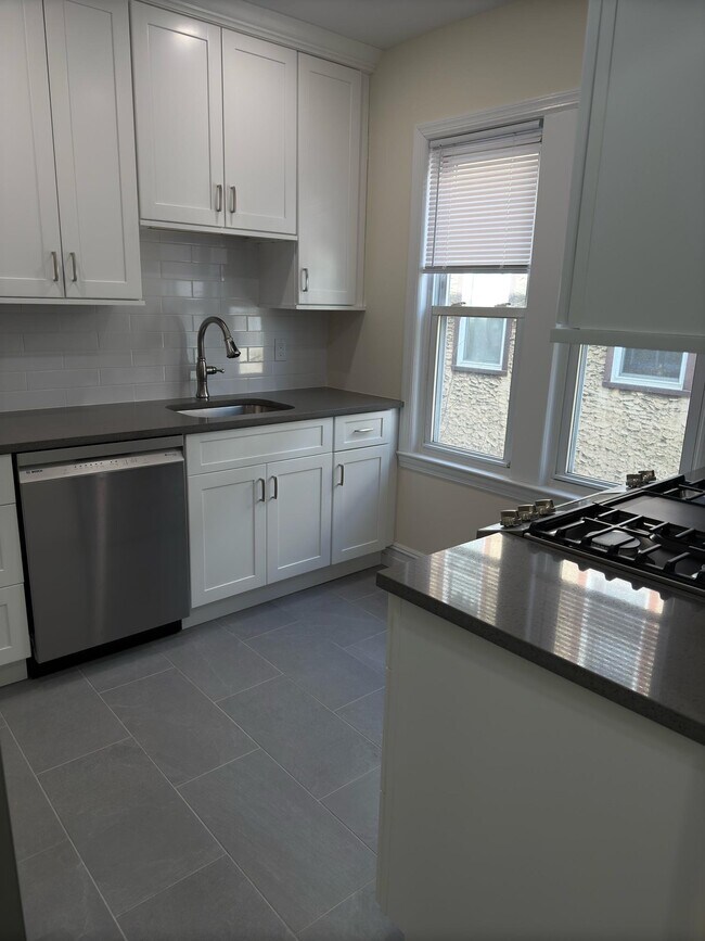 75 St James Terrace in Yonkers, NY - Building Photo - Building Photo