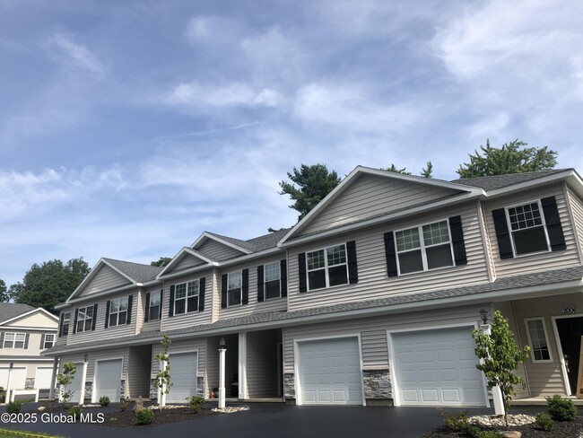 property at 2001 Rdg Mnr Ct