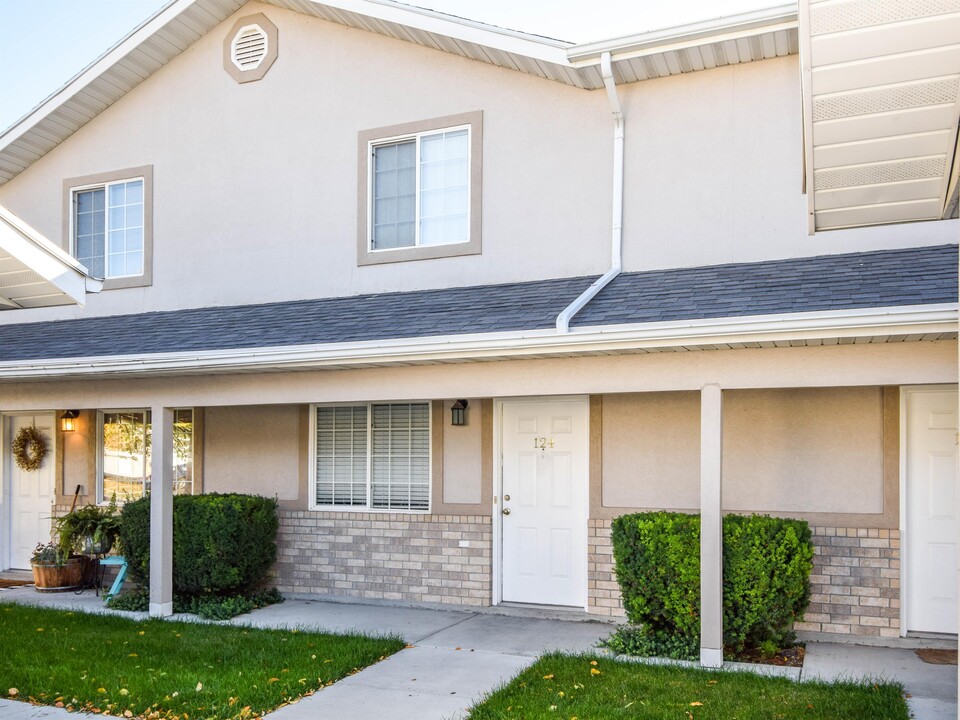 124 W 1320 S in Logan, UT - Foto de edificio