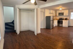 374 Migeon Ave, Unit 2 in Torrington, CT - Building Photo