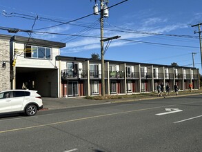 1500 Dogwood St in Campbell River, BC - Building Photo - Building Photo