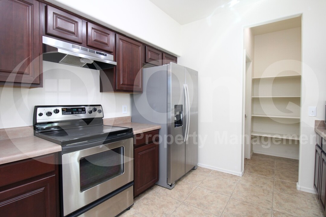 9233 E Neville Ave in Mesa, AZ - Building Photo