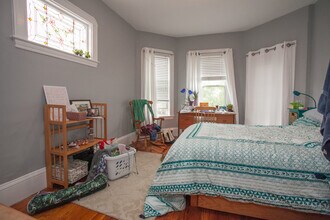 98 Elm St, Unit 2 in Somerville, MA - Foto de edificio - Building Photo