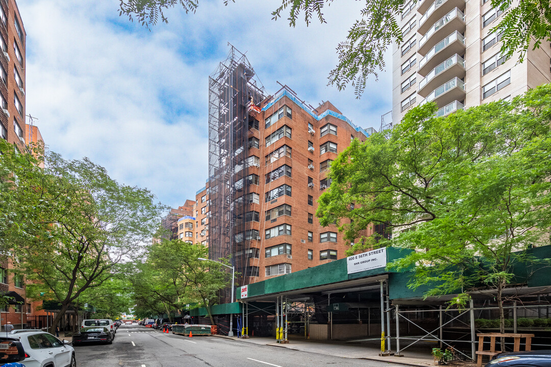 Sutton Manor Apartments in New York, NY - Building Photo