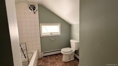 19 Bloomingburg Rd in Middletown, NY - Building Photo - Building Photo