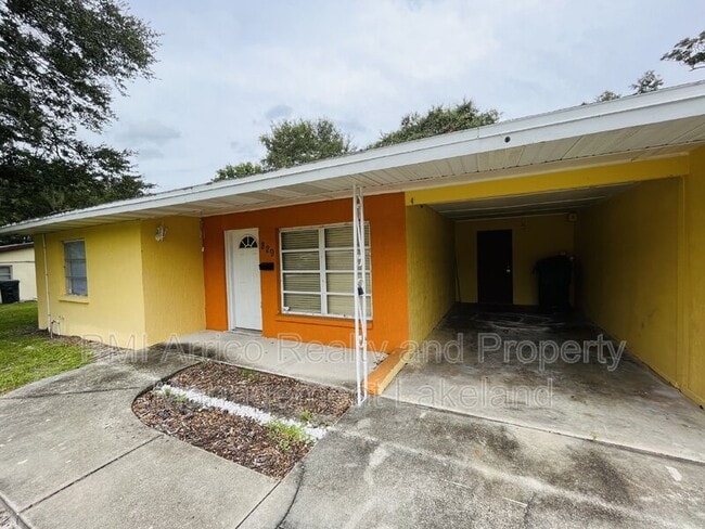 property at 829 W Carole St