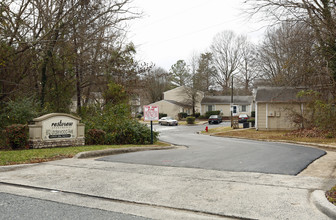 Crestview Apartments in Durham, NC - Building Photo - Building Photo