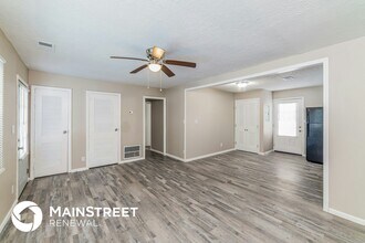 5810 Alanadale Dr in Louisville, KY - Building Photo - Building Photo