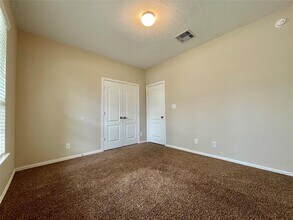 107 Long Meadow Ct in Clute, TX - Building Photo - Building Photo
