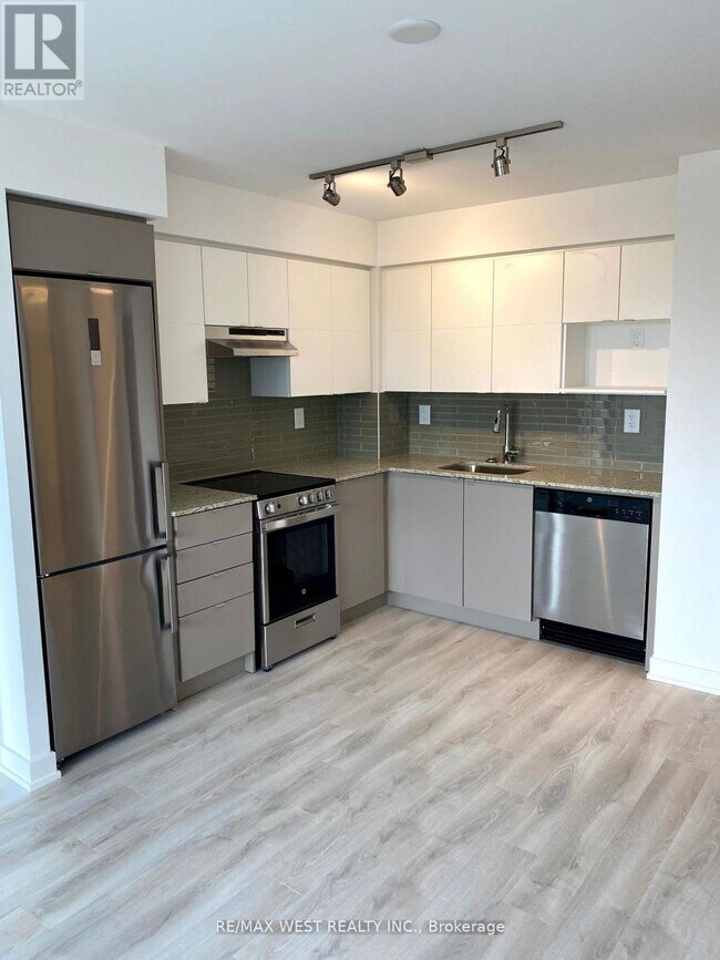 120 Varna Dr in Toronto, ON - Building Photo - Building Photo