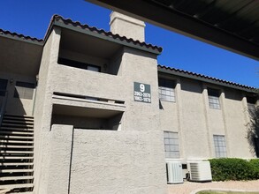 533 W Guadalupe Rd in Mesa, AZ - Foto de edificio - Building Photo