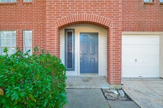 3027 Texas Oak Dr in Katy, TX - Foto de edificio - Building Photo